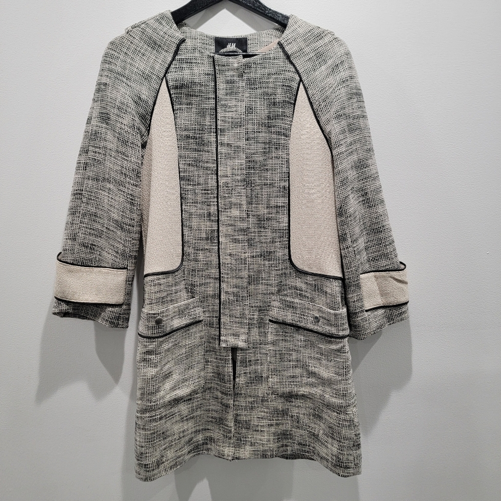 H&M Black & Cream Zipper Coat/Jacket Sz 4